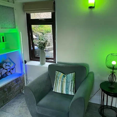 Muddy Paws Cottages - The Nook Taddington Exterior photo