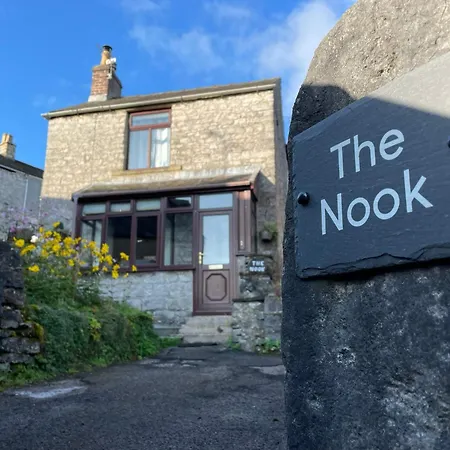 Muddy Paws Cottages - The Nook Taddington Exterior photo